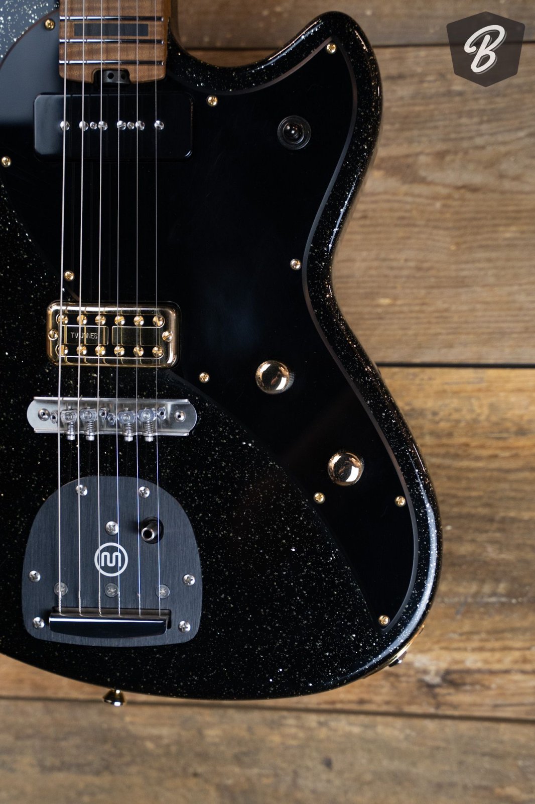 Iconic Guitars Carlsbad Guitar in Black Gloss/Gold Flake