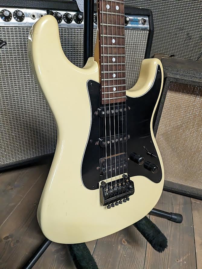 Charvel Model 3 - Creme - Used Good Condition