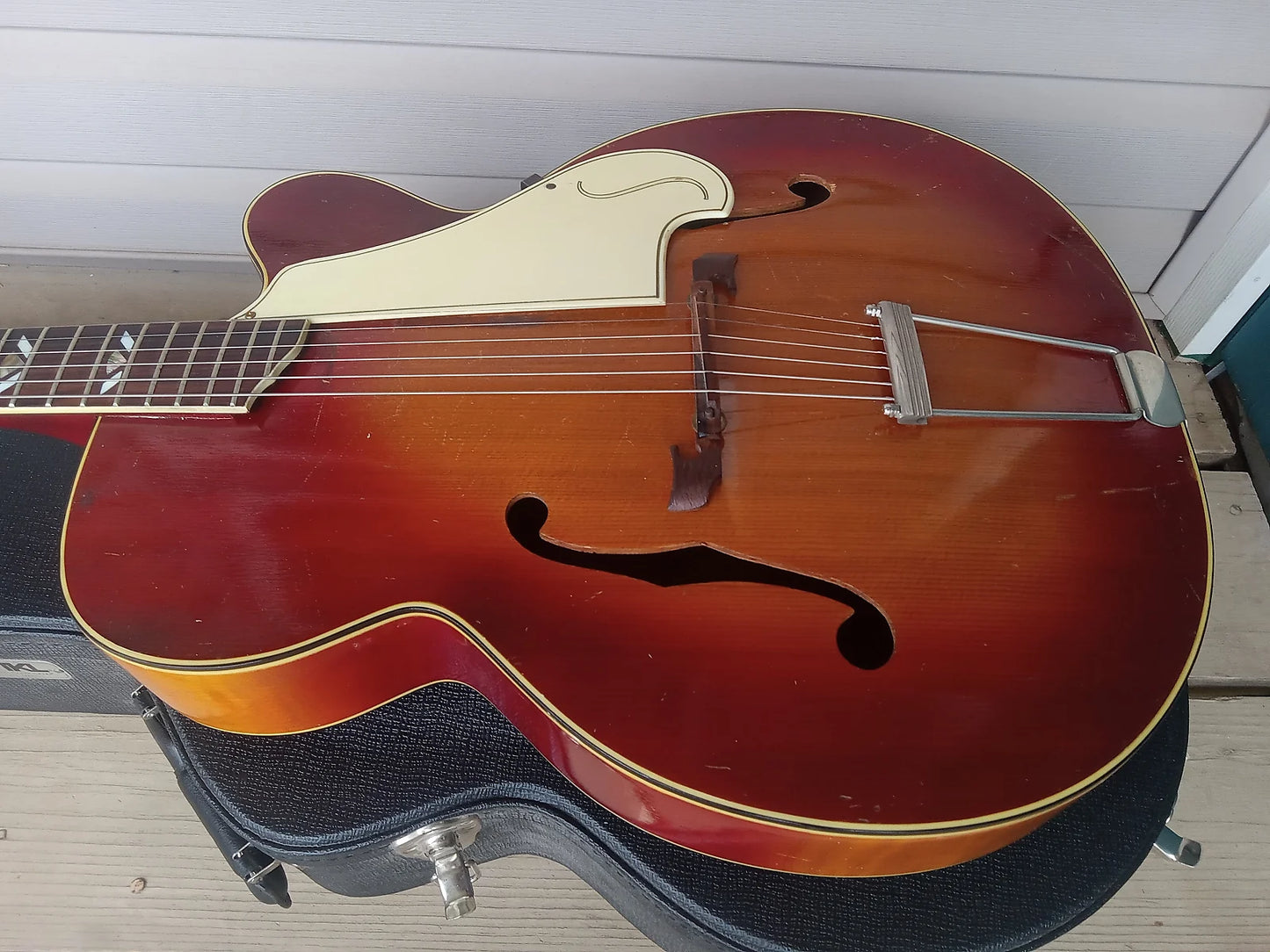 Silvertone 674 Aristocrat Cutaway Archtop Acoustic Guitar w/ TKL Hardshell Case 1950's - Sunburst - Fair Condition