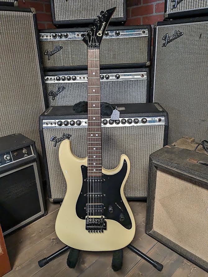 Charvel Model 3 - Creme - Used Good Condition